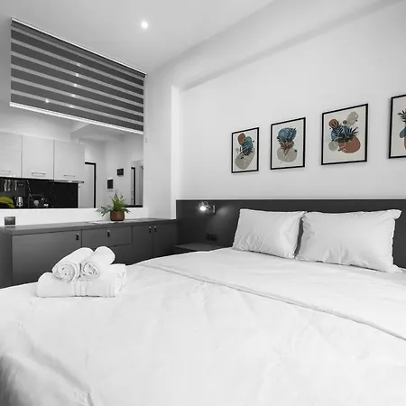 New Era, Nilie Hospitality Mgmt * Thessalonique