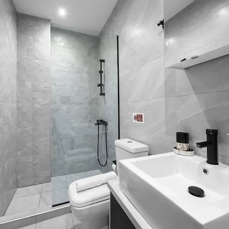 New Era, Nilie Hospitality Mgmt Appartement